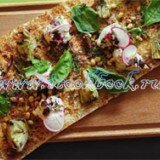 Брускетта с козьим сыром и артишоками